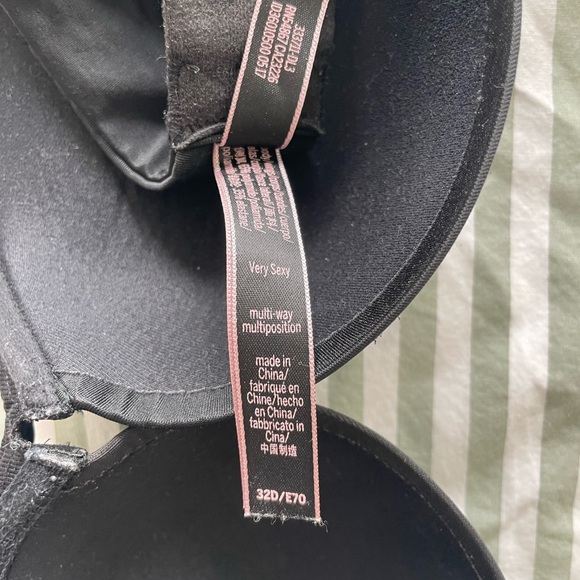 Black strapless VS bra size 32D - Picture 2 of 2